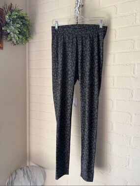 Old Navy leggings Grey Leopard Print Ponte Leggings small TALL NEW